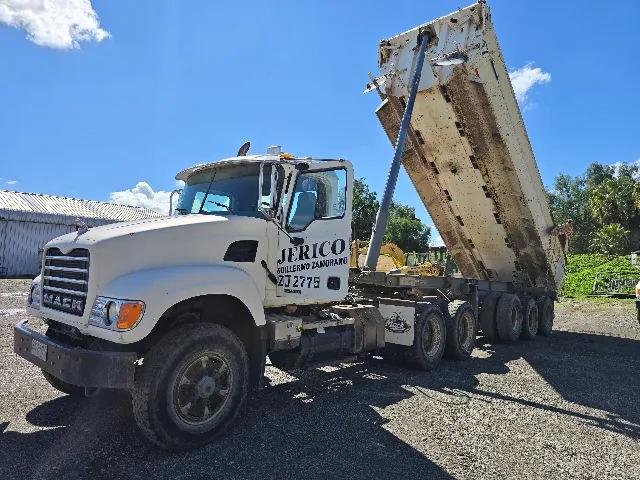 CAMION MACK GRANITE 2006 CON BATEA M3 TREMAC - 2