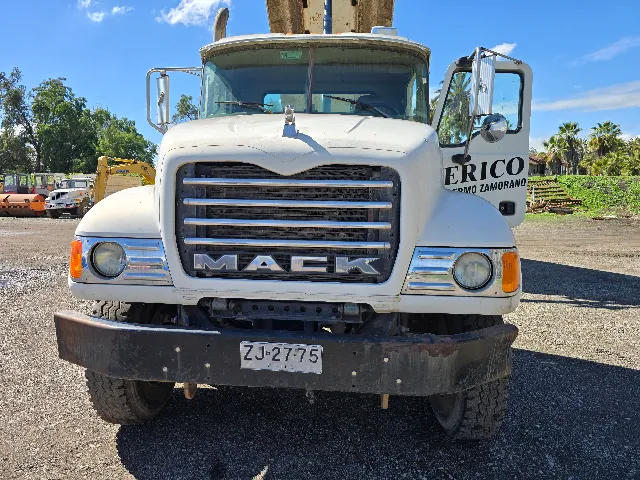CAMION MACK GRANITE 2006 CON BATEA M3 TREMAC - 4
