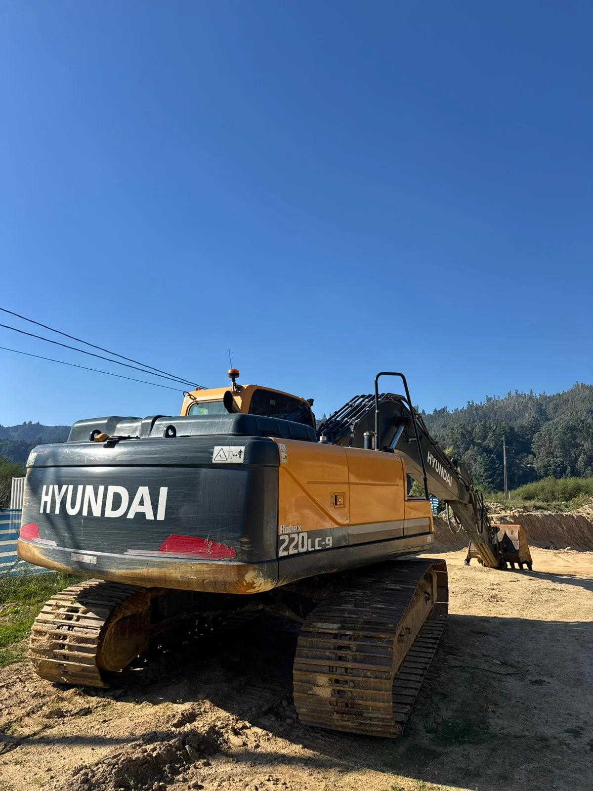 2022 Hyundai 220 - 4